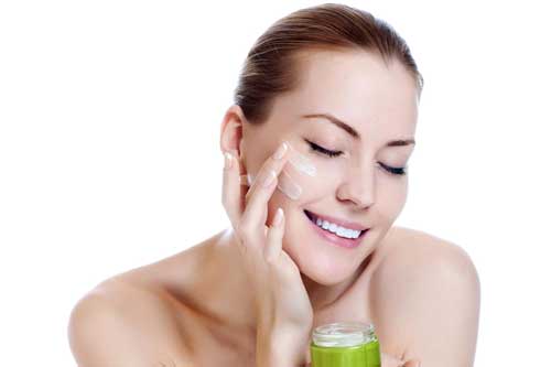 Bí quyết chăm sóc da mặt, hạn chế nếp nhăn chị em nên biết