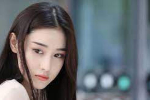 Chồng chăm chăm tối ngày chạy sang giúp đỡ chị hàng xóm, tôi khuyên can thì anh đáp lại một câu khiến tôi cứng họng