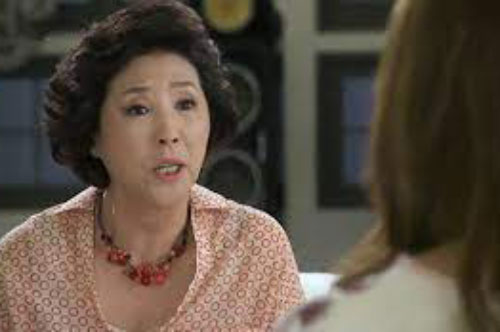 Hứa cho con dâu căn hộ 2 tỷ nhưng vừa hết tuần trăng mật mẹ chồng đã "lật mặt" đòi tiền thuê nhà và hồi kết khiến bà im bặt