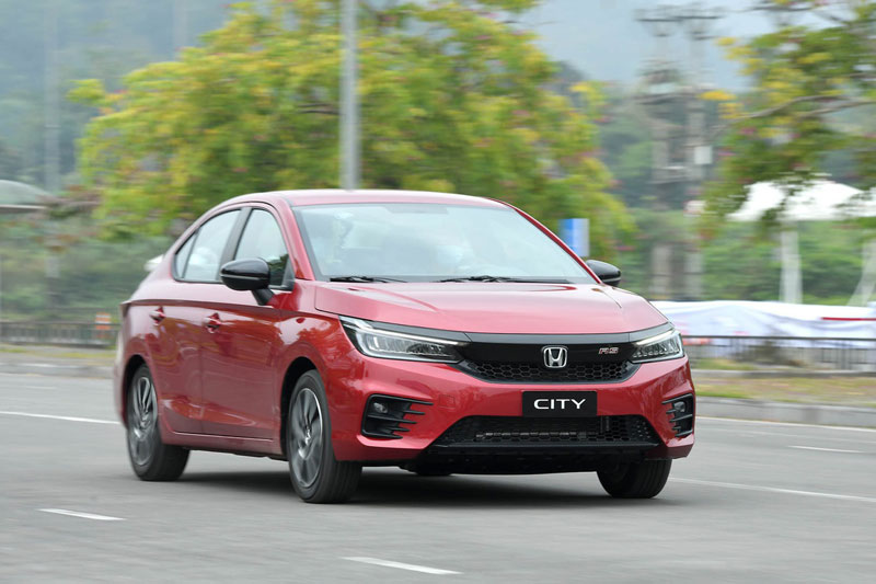 Mua xe gia đình tầm giá 600-700 triệu đồng tại Việt Nam, chọn sản phẩm nào?