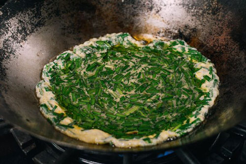 Đừng cho hành vào trứng rán nữa, bạn chỉ cần thêm thứ này đảm bảo món ăn ngon hơn gấp bội