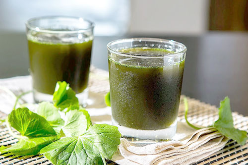 Mỗi ngày một cốc nước ép rau má tốt hơn trăm ngàn viên thuốc bổ