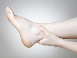 4 dấu hiệu lạ trên bàn chân cảnh báo gan bị bệnh, chớ chủ quan