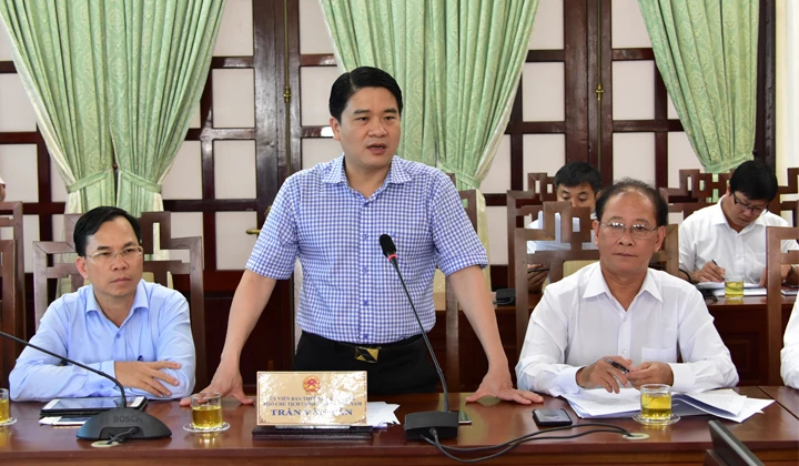 Phó Chủ tịch UBND tỉnh Quảng Nam Trần Văn Tân phát biểu tại buổi làm việc.