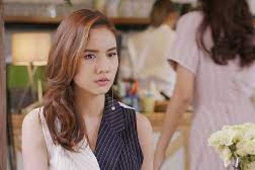 Mừng rỡ vì có anh bạn trai giàu có, ngày về ra mắt em "hóa đá" nhìn mâm cơm người giúp việc nhà anh bưng ra