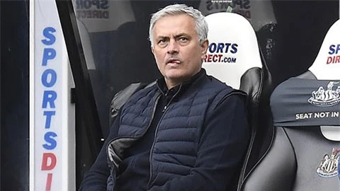 Tottenham do dự sa thải Mourinho vì tiền đền bù quá cao