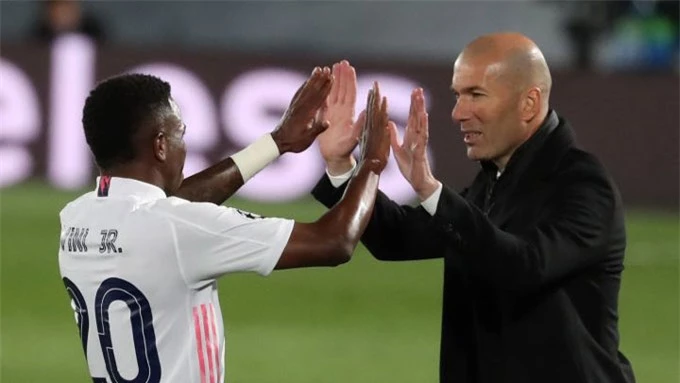 Nhưng sự tỏa sáng của Vinicius có thể khiến Zidane quên ý định với Ronaldo