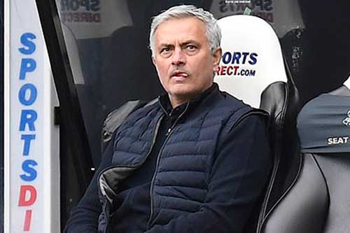 Tottenham do dự sa thải Mourinho vì tiền đền bù quá cao