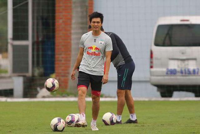 Vì sao HLV Kiatisuk không dùng Tuấn Anh?