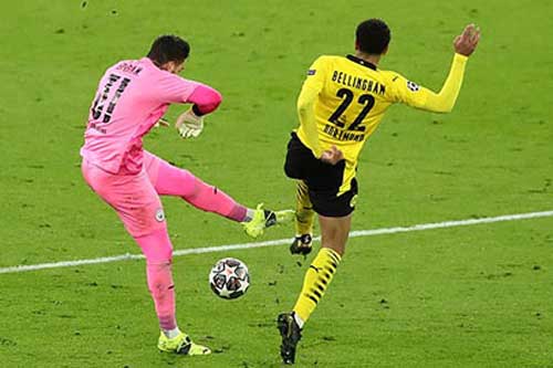 Jude Bellingham và Sancho bức xúc vì Dortmund bị từ chối bàn thắng trước Man City