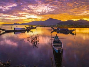 Khung cảnh đẹp như tranh vẽ của đầm nước đẹp bậc nhất xứ Huế