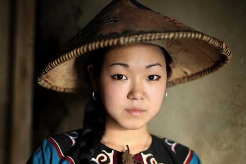 Ảnh chân dung tuyệt đẹp của người thuộc các dân tộc có nguy cơ tuyệt chủng