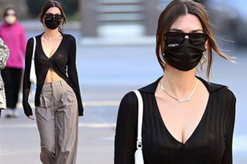 Mẫu nội y Emily Ratajkowsi dáng thon gọn, vòng 2 phẳng đến khó tin sau 3 tuần sinh con