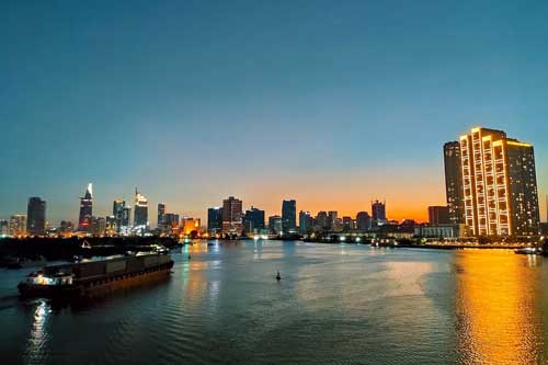 Ngắm vẻ đẹp của các công trình nổi tiếng ở TPHCM giữa trời đêm