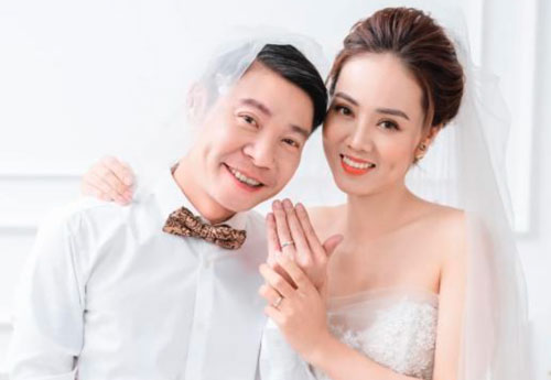 Mới kết hôn, bà xã Công Lý đã đòi hủy kết bạn với chồng