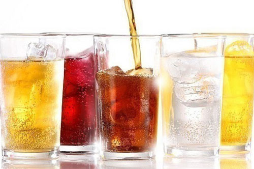 Sai lầm khi uống nước có gas khiến bạn 'rước' bệnh vào người