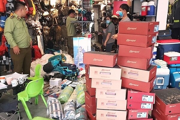 Đà Nẵng: Phát hiện hàng hóa nghi giả mạo thương hiệu The North Face