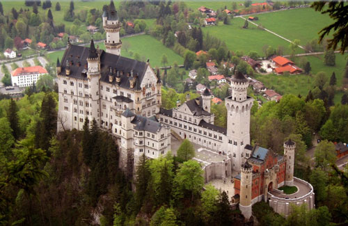 Neuschwanstein - lâu đài trong truyện cổ tích