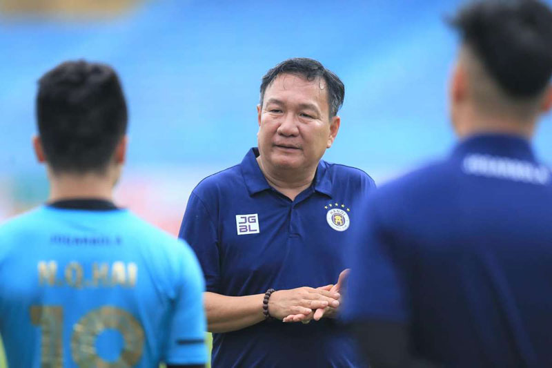 HLV Hoàng Văn Phúc: 'Đức Huy không đáng nhận thẻ đỏ'