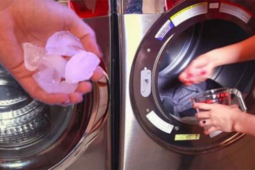 Bỏ vài viên đá lạnh vào giặt quần áo bạn sẽ thấy kết quả vô cùng bất ngờ