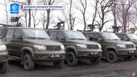 Donbass nhan lo xe dia hinh UAZ Patriot trong tinh hinh nong