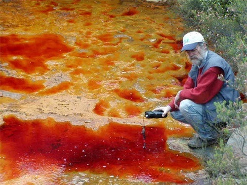 Lạ lùng dòng sông đỏ như máu ở Tây Ban Nha ảnh 4