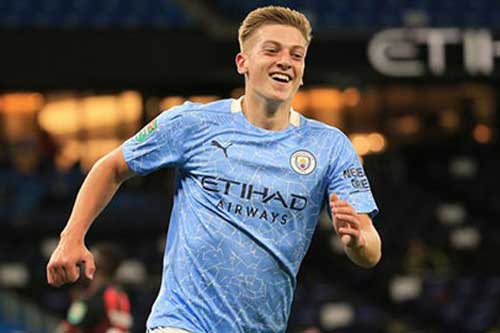 Bị Real nhăm nhe, Man City đôn tài năng trẻ Liam Delap lên đội 1