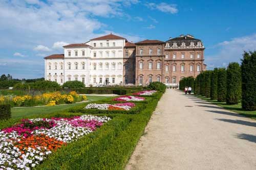 Những cung điện hoàng gia lớn nhất thế giới