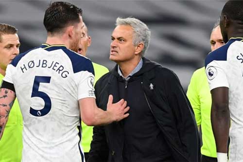 Ở Tottenham, Mourinho đang 'đẩy quả bóng trách nhiệm' cho cầu thủ