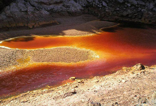 Dòng sông đỏ như máu siêu lạ ở Tây Ban Nha