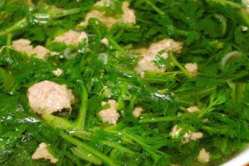 Nấu canh cải cúc với thịt phải có thêm thứ này mới ngon tuyệt cú mèo