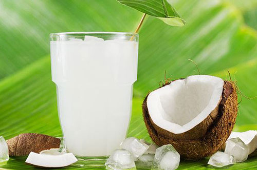 Nước dừa lành tính nhưng uống theo cách này cũng gây bệnh, nhất là điều thứ 3