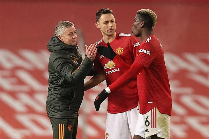 Pogba là cầu nối giữa các thành viên MU