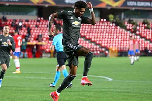 Rashford san bằng kỷ lục tồn tại 56 năm của Sir Bobby Charlton