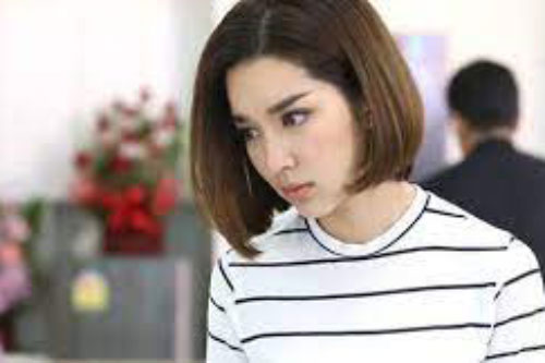 Nhặt được khuyên tai lạ trên xe ô tô của chồng, hỏi thì anh chối bay biến, 5 ngày sau chồng giật bắn khi tôi đem ra 1 thứ