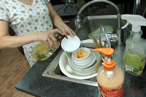 Rửa bát xong vội lau khô ngay là sai: Đây là những sai lầm 'độc khủng khiếp' nhiều người mắc nhất