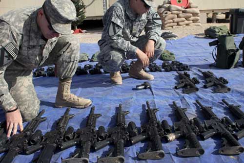 CIA đã trợ cấp vũ khí cho phiến quân như thế nào?