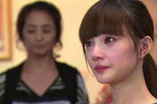 Trong bữa nhậu, chồng lớn tiếng chê bai: “Vợ mình nhìn đôi lúc còn chán”, người phụ nữ nghe xong chỉ cười nhưng điều xảy đến 2 tiếng sau khiến anh ta phải lạy lục xin xỏ