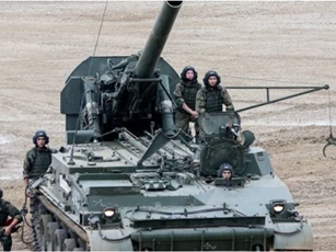 Nga bắt đầu chuyển vũ khí hạng nặng tới Crimea