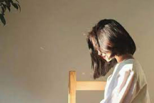 Nhìn phong bì mừng cưới của hội bạn thân mà tôi choáng váng mặt mày