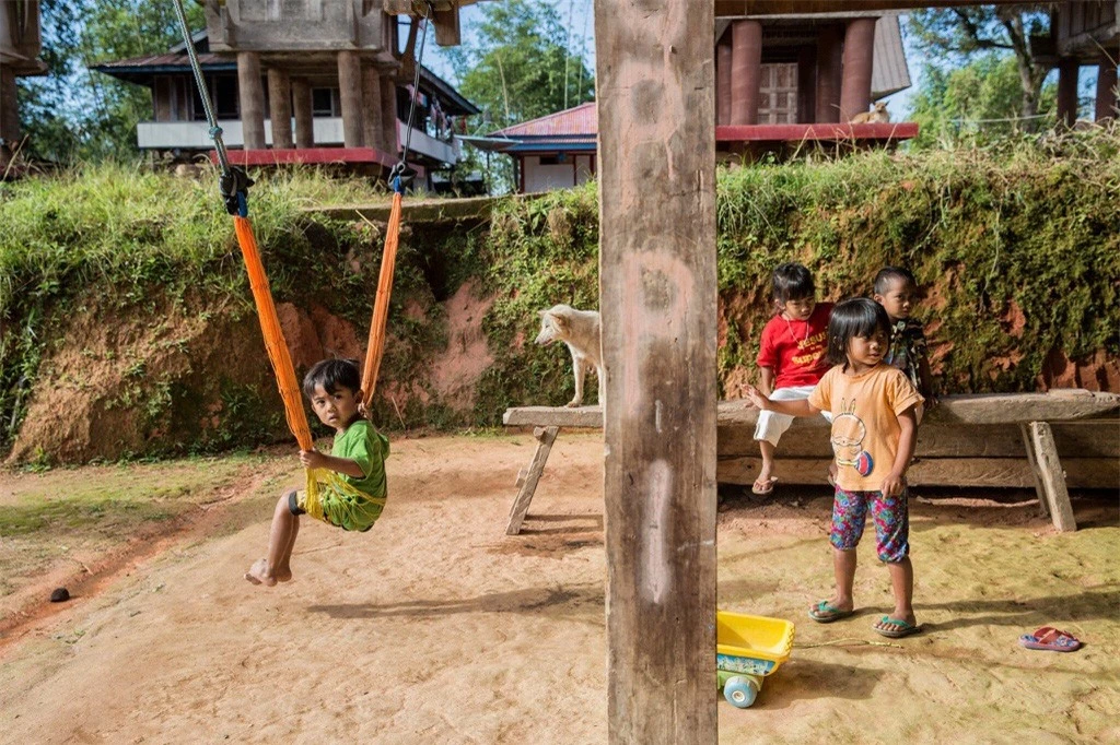 Bộ tộc sống chung với người chết trên đảo ở Indonesia - Ảnh 9.