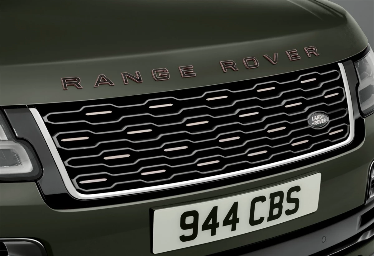 Mức giá dành cho chiếc Range Rover SVAutobiography Ultimate Edition V8 là 252.548 USD (tương đương 5,83 tỷ đồng) trong khi chiếc SVAutobiography Dynamic có giá 202.693 USD (tương đương 4,58 tỷ đồng)./.
