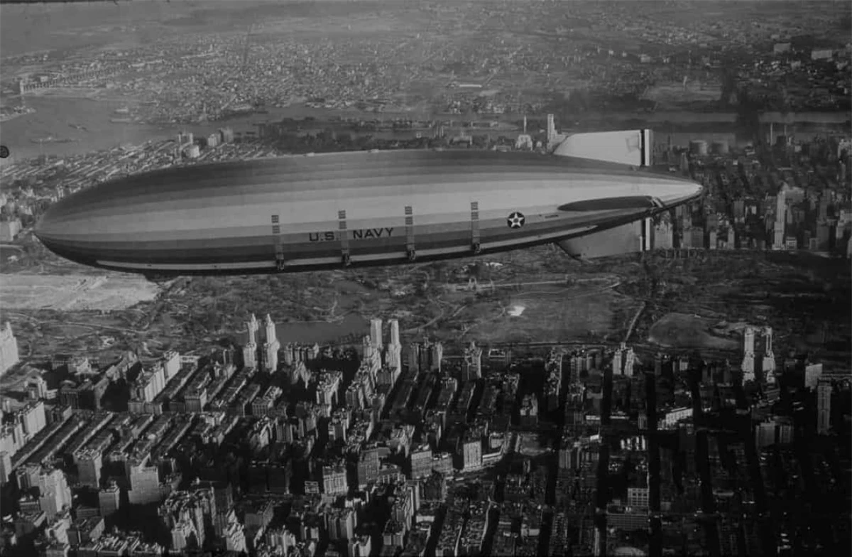 Họ đã tạo ra 2 tàu sân bay như vậy, được gọi là USS Akron và USS Macon với chiều dài 244 mét và mỗi tàu mang được khoảng 5 chiến đấu cơ. Tuy nhiên, cuối cùng do cả 2 tàu sân bay này đều lao xuống đất nên thử nghiệm trên đã bị bỏ dở./.