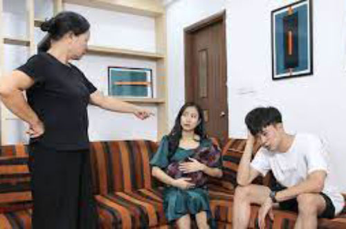 Vừa lĩnh lương, tôi bỏ hơn triệu mua cua biển về đãi cả nhà, ai ngờ vừa hấp chín thơm mẹ chồng bê cả nồi hất văng giữa sân
