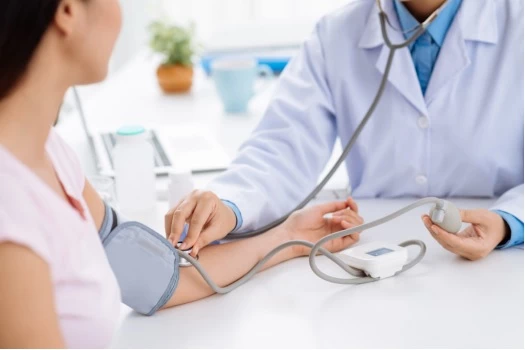 DNVN - Tăng huyết áp nếu không được điều trị và kiểm soát tốt sẽ dễ dẫn đến nhiều biến chứng nghiêm trọng. Hiện nay, hàng nghìn người đã sử dụng sản phẩm thảo dược Định Áp Vương và ổn định được huyết áp. Tại sao vậy?