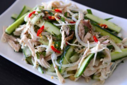 Làm nộm gà xé phay dưa chuột kiểu này ai ăn cũng ghiền