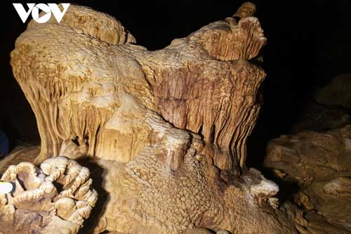 Khám phá hang Thẳm Khến, Điện Biên - kiệt tác của thiên nhiên