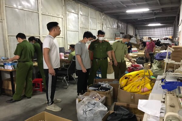 Hải Dương: “Tổng kho Thanh Vân” kinh doanh hàng lậu qua mạng xã hội bị triệt phá