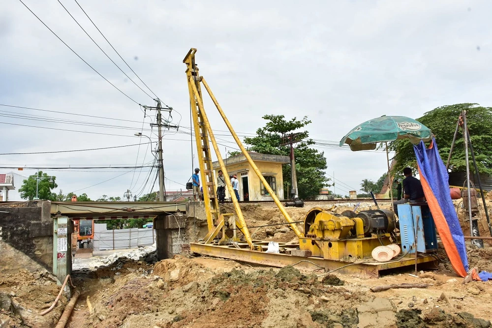 Dự án cầu chui đường sắt Bắc Nam tại đường Bùi Thị Xuân (TP. Huế) đang được tập trung triển khai.