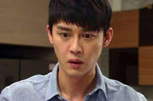 Đi làm xa về thăm nhà, vợ hầm hầm tức giận đưa cho tôi một sợi tóc rồi bế con bỏ đi